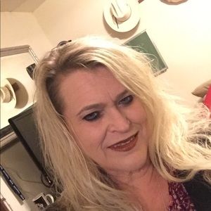 Meet your Posher, Joelle